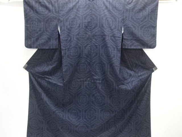 重要無形文化財　本場結城紬80亀甲　華紋織り出し着物